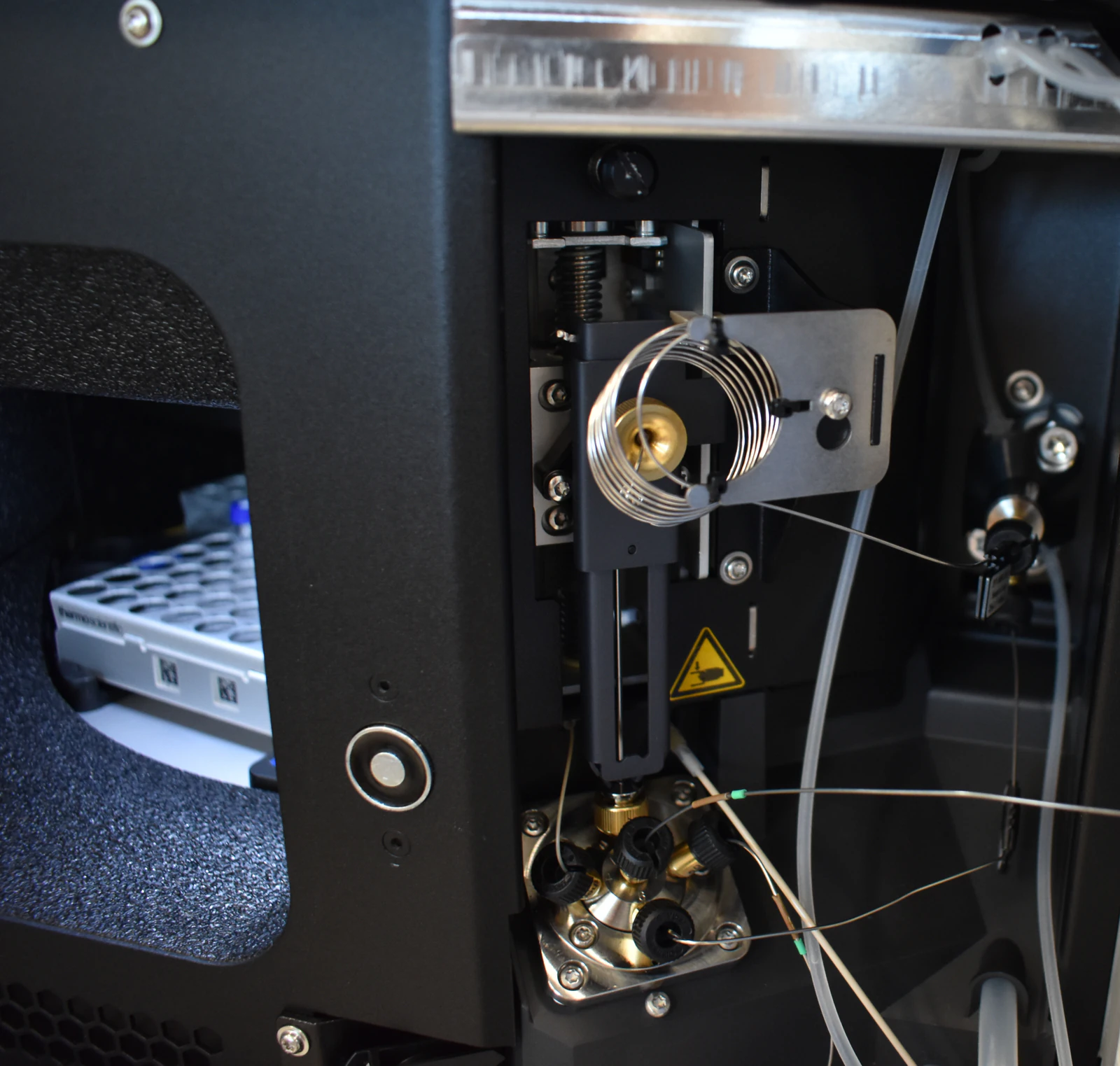 Sample Loop Underfilling and Variable Peak Areas in HPLC
